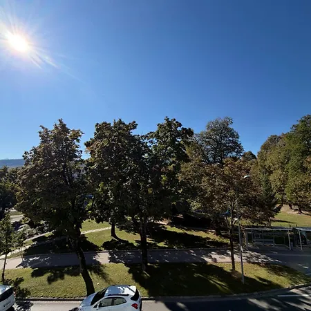 Modern Rooftop In Center 菲拉赫